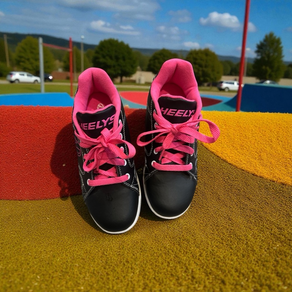 Heelys Kids Sneakers in Black and Pink